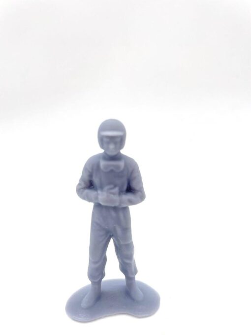 Greenhills Slot Car Vintage Driver In Helmet - Unpainted - 1:32 Scale - NEW - GP318