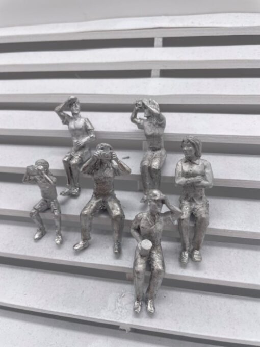 MACC720 - Greenhills Diecast Metal Seated Spectators x 6 for Scalextric Carrera etc 1.32 Scale - NEW