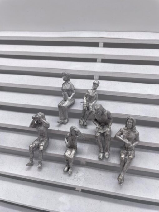 MACC722 - Greenhills Diecast Metal Seated Spectators x 6 for Scalextric Carrera etc 1.32 Scale - NEW