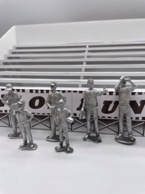 MACC723 - Greenhills Diecast Metal Standing Spectators x 6 for Scalextric Carrera etc 1.32 Scale - NEW