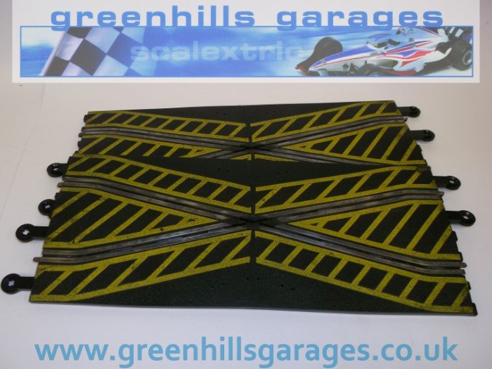 Greenhills Scalextric Classic Track Crossover Pair Yellow Markings C182 - MT26